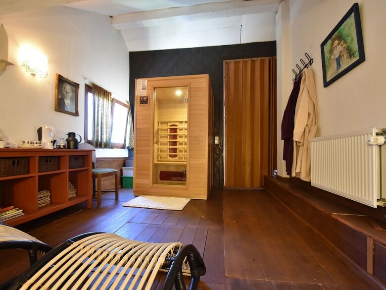 Spacious Holiday Home With Sauna In Celles-sur-plaine