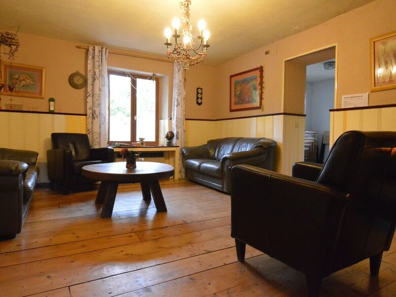 Spacious Holiday Home With Sauna In Celles-sur-plaine