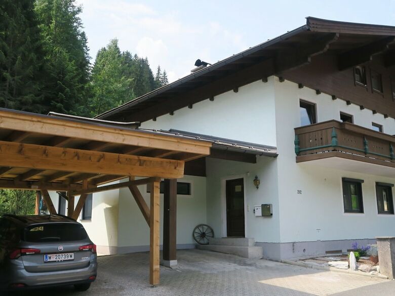 Spacious Apartment With Garden In Salzburg