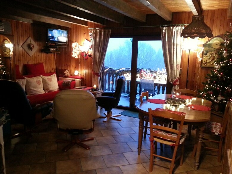 Cozy Chalet With Breathtaking Views In Hommert