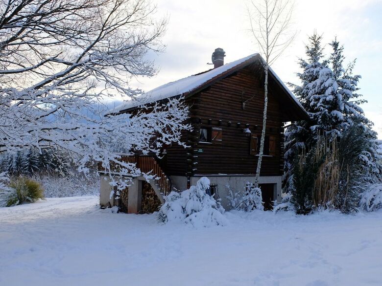 Cozy Chalet With Breathtaking Views In Hommert