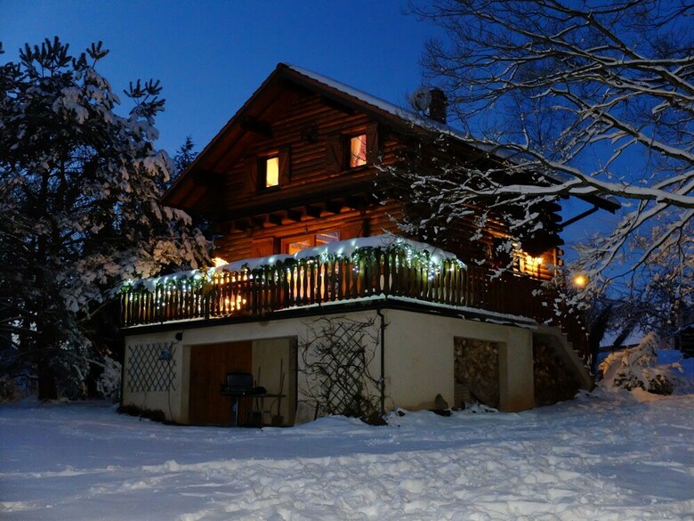 Cozy Chalet With Breathtaking Views In Hommert