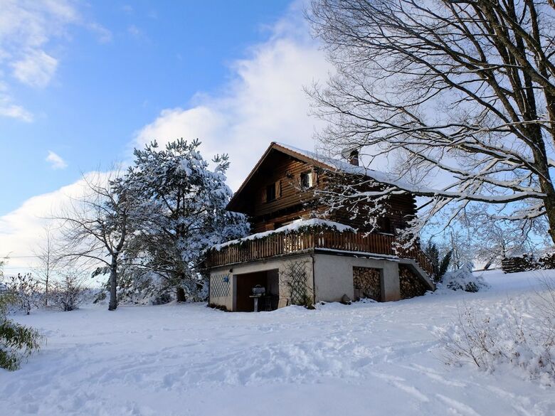 Cozy Chalet With Breathtaking Views In Hommert