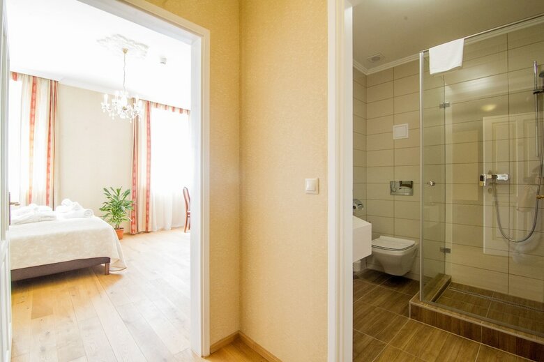 Batthy�ny Kast�lysz�ll�