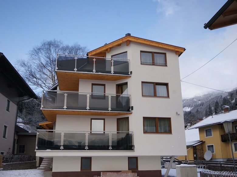Cozy Chalet In Zell Am See With Balcony