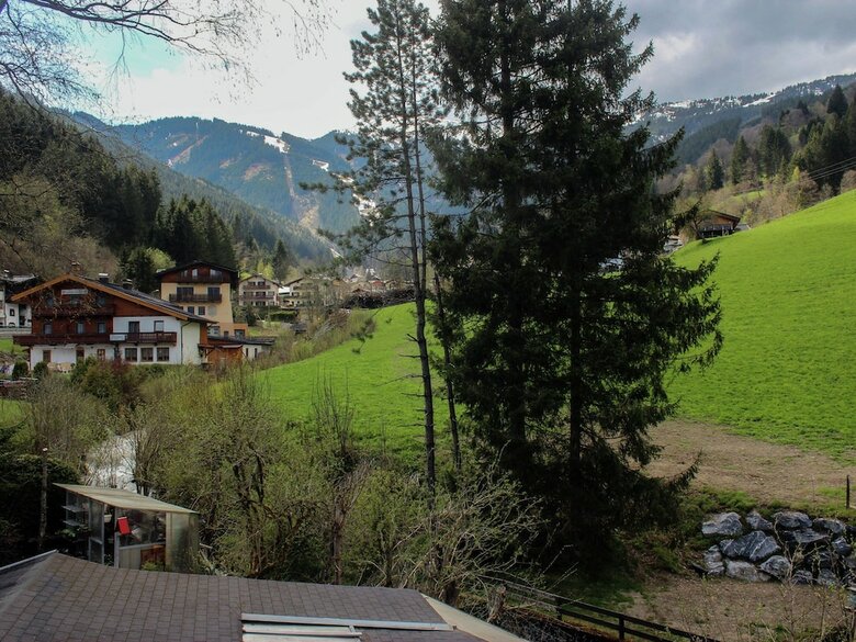 Cozy Chalet In Zell Am See With Balcony