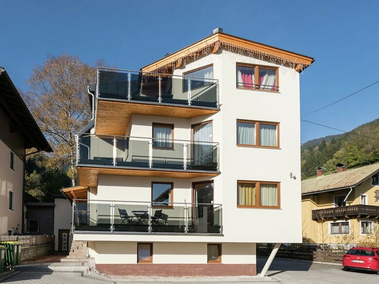 Cozy Chalet In Zell Am See With Balcony