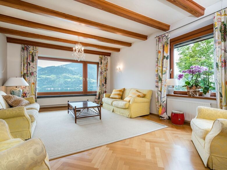 Beautiful Chalet In Zell Am See With A Pool