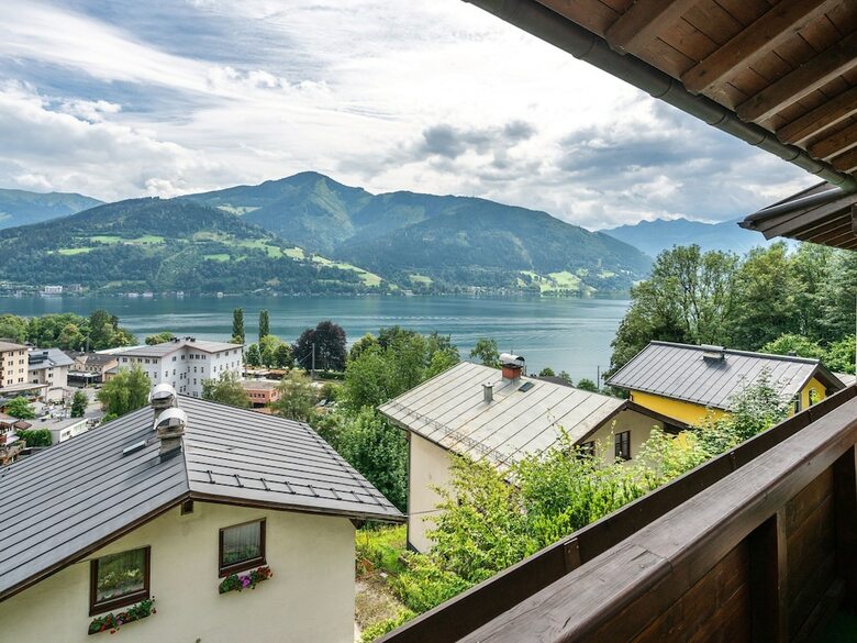 Beautiful Chalet In Zell Am See With A Pool