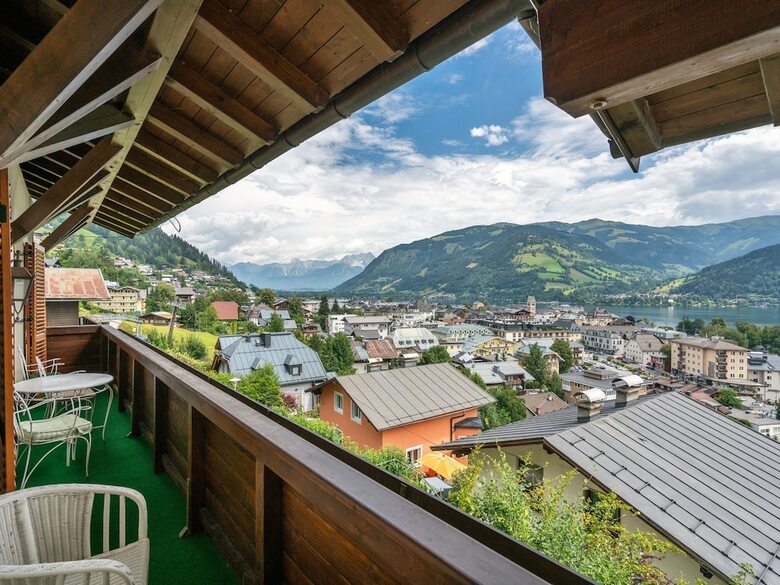 Beautiful Chalet In Zell Am See With A Pool