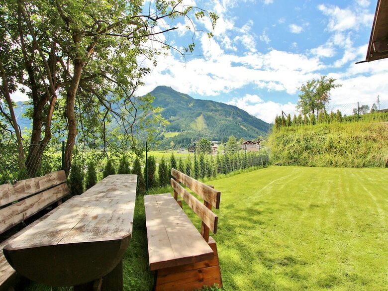 Cozy Apartment In Neukirchen Am Gro�venediger With Parking