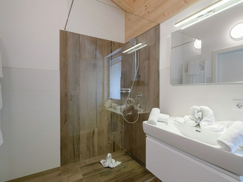 Cozy Apartment In Piesendorf With Sauna