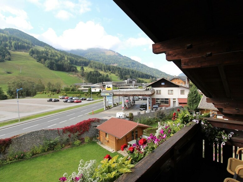 Gorgeous Apartment In Carinthia Austria With Garden