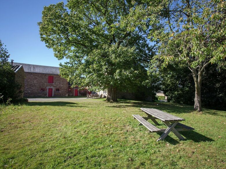 Beautiful Farmhouse With Private Garden In Lorc�