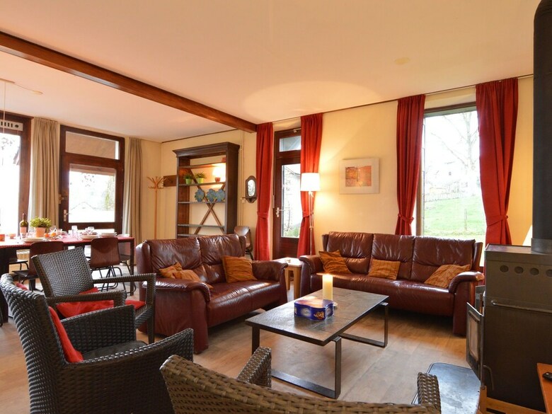 Detached Group House, Quietly Located With Garden And Separate Entrances