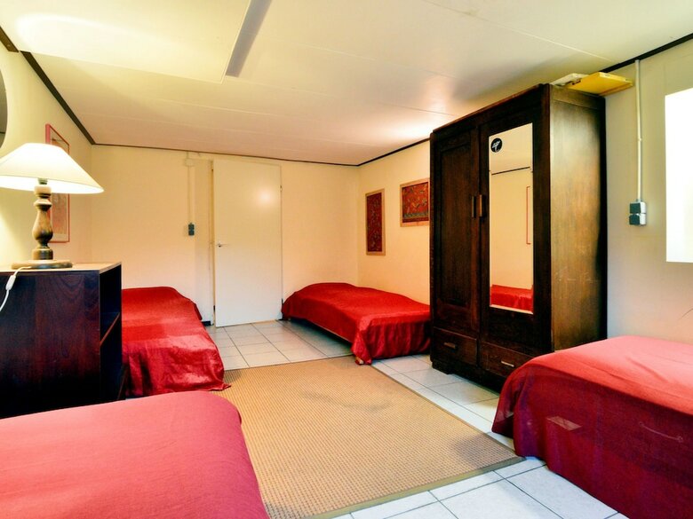 Detached Group House, Quietly Located With Garden And Separate Entrances