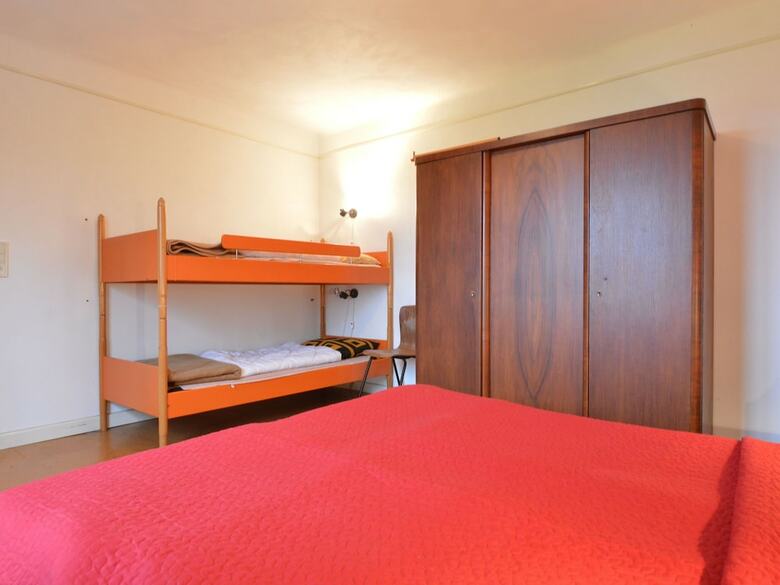 Detached Group House, Quietly Located With Garden And Separate Entrances