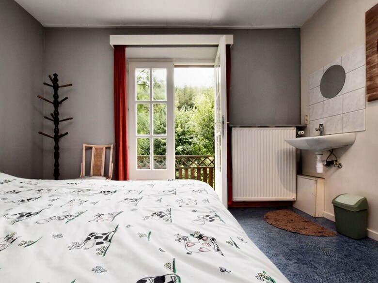 Vintage Holiday Home With Barbecue In Rendeux