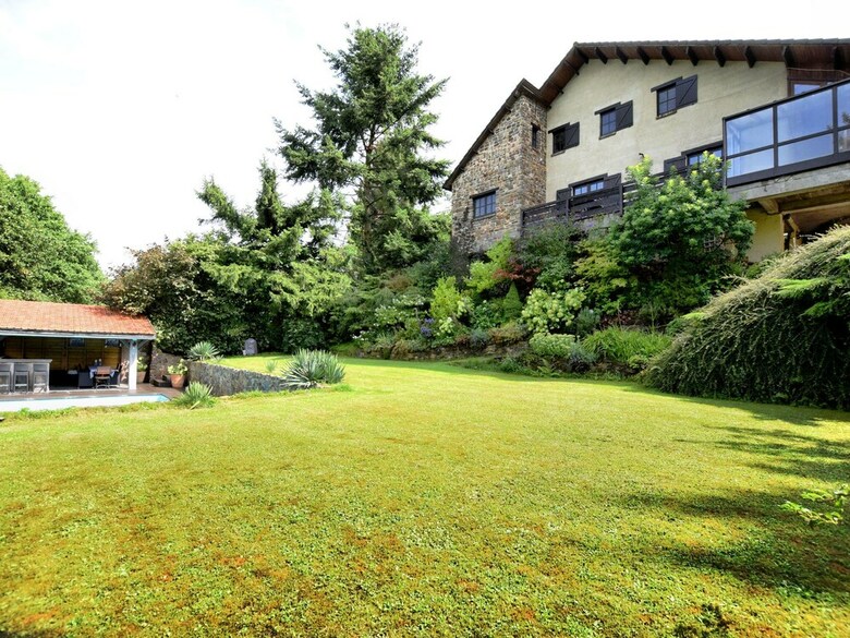 Beautiful, Authentic Villa With Private Pool, Sauna, Pool Bar And Large Garden