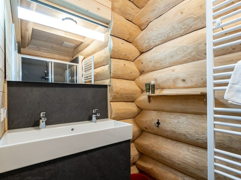 Lovely Chalet With Lush Green View In Carinthia
