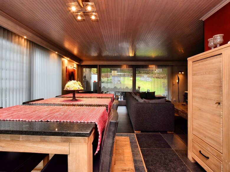 Luxurious Holiday Home With Jacuzzi And Sauna In Houffalize