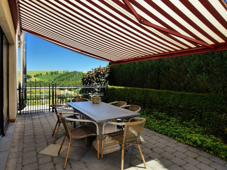 Luxurious Holiday Home With Jacuzzi And Sauna In Houffalize