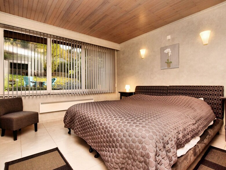 Luxurious Holiday Home With Jacuzzi And Sauna In Houffalize