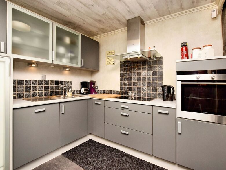Luxurious Holiday Home With Jacuzzi And Sauna In Houffalize