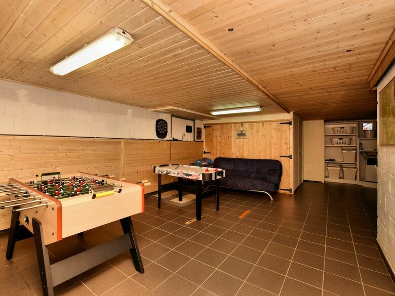 Luxurious Holiday Home With Jacuzzi And Sauna In Houffalize