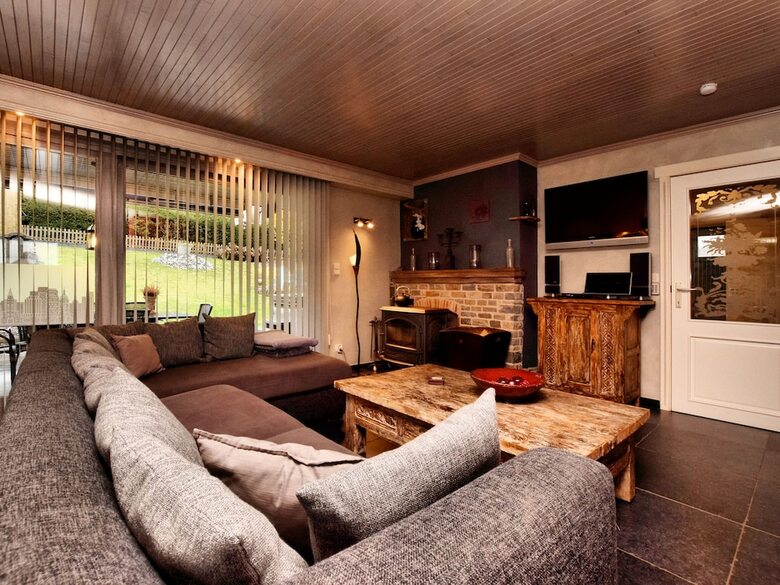 Luxurious Holiday Home With Jacuzzi And Sauna In Houffalize
