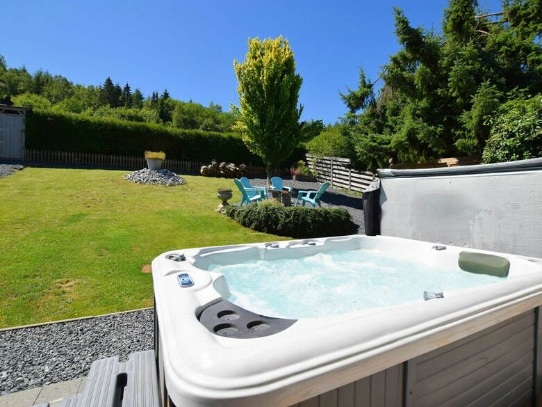 Luxurious Holiday Home With Jacuzzi And Sauna In Houffalize