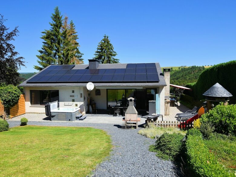 Luxurious Holiday Home With Jacuzzi And Sauna In Houffalize