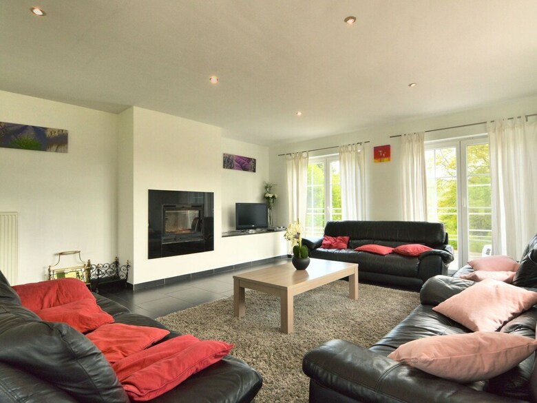 Luxurious Holiday Home With Nice Garden