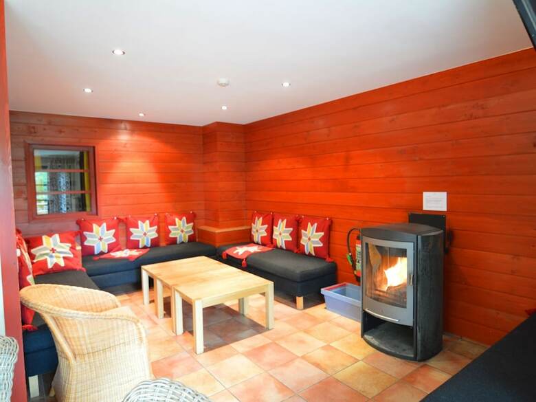 Villa Unique, Comfortable Property With Many Extras