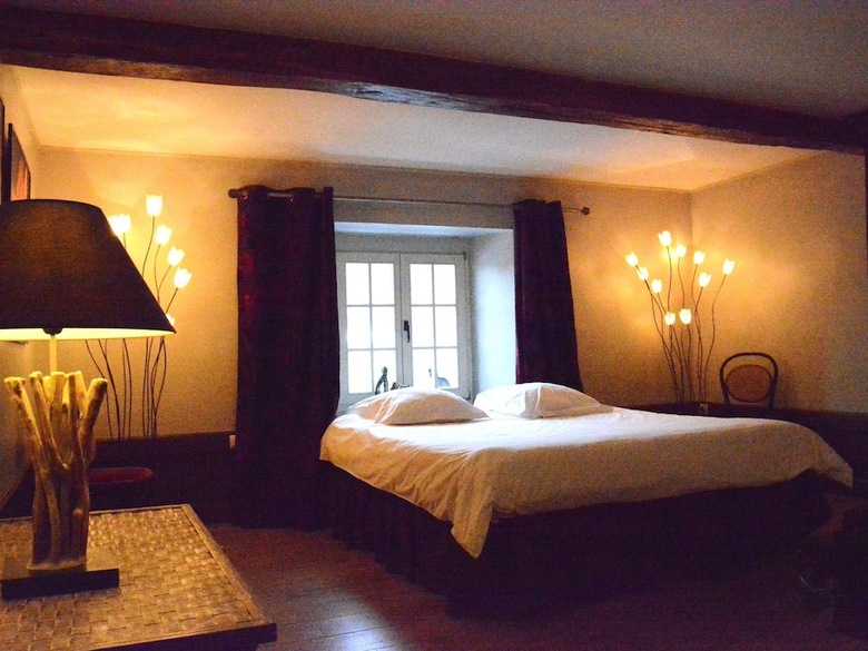 Cozy Holiday Home In Bi�vre With Pond
