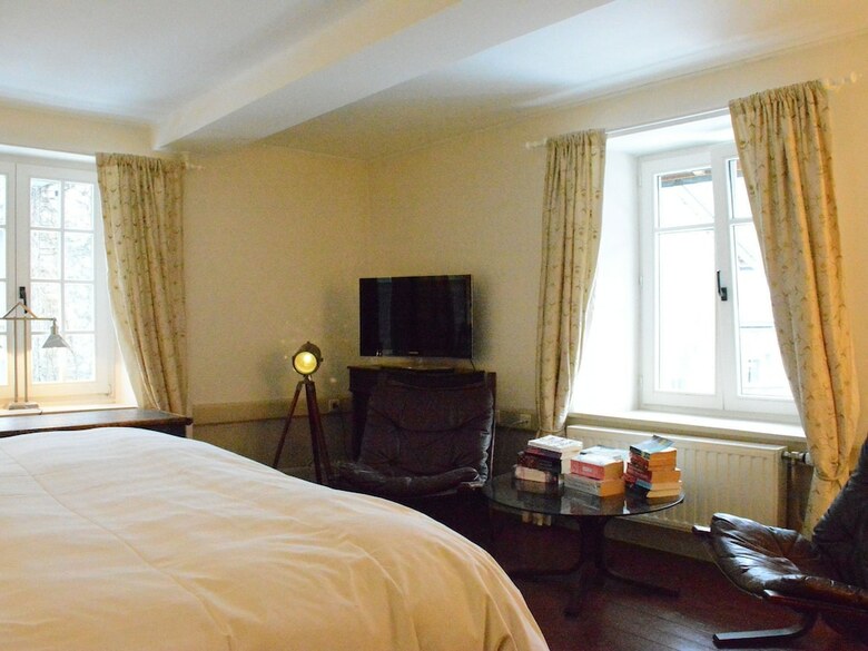 Cozy Holiday Home In Bi�vre With Pond