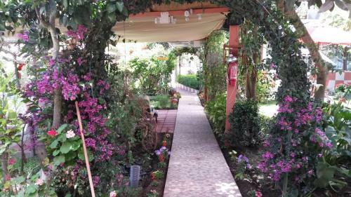 Hostal El Parque Tababela