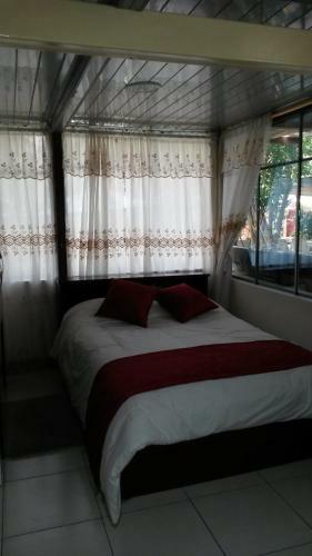 Hostal El Parque Tababela