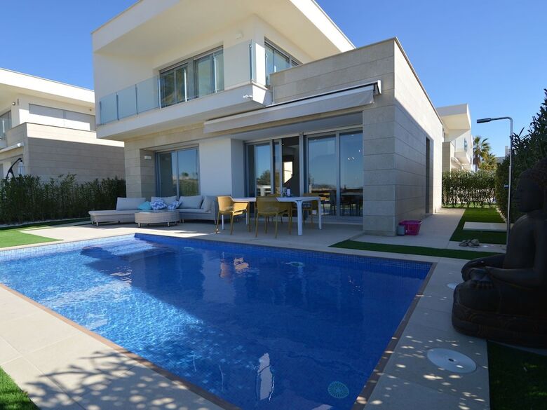 Luxurious Villa With Private Swimming Pool In Orihuela
