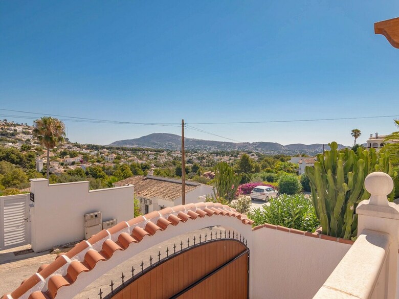 Unique Location, This Villa Is Completely Renovated Ready From June 18, 2018