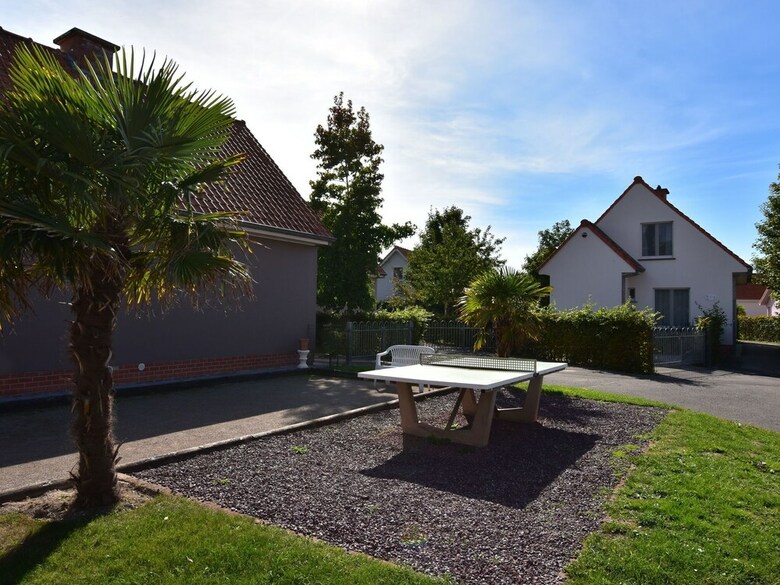 Quaint Holiday Home In Groffliers With Swimming Pool