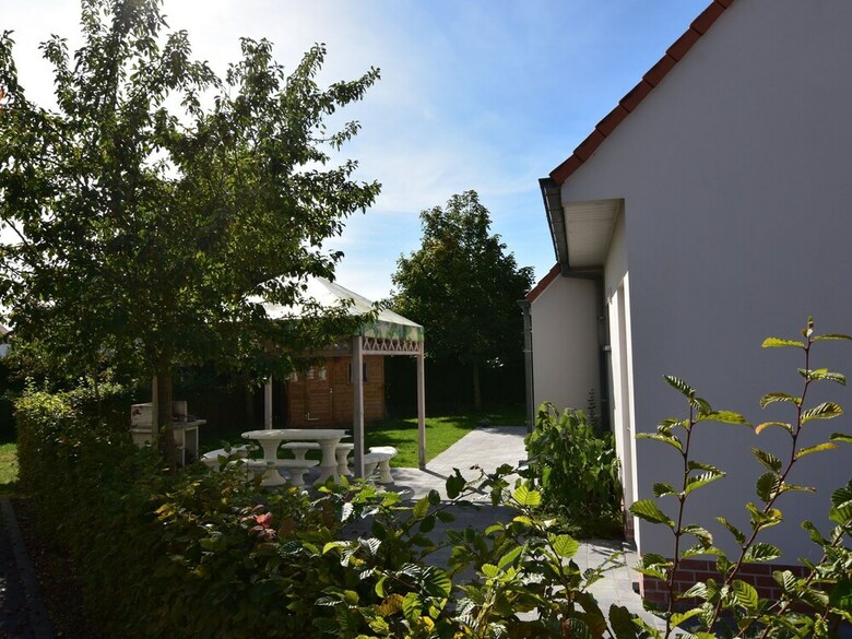 Quaint Holiday Home In Groffliers With Swimming Pool