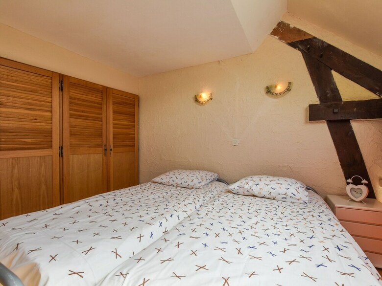 Alluring Holiday Home With Pool, Barbecue, Sun-loungers
