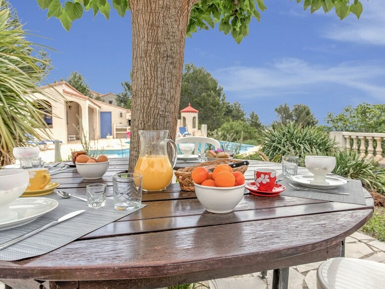 Alluring Villa In Pouzols-minervois With Pool