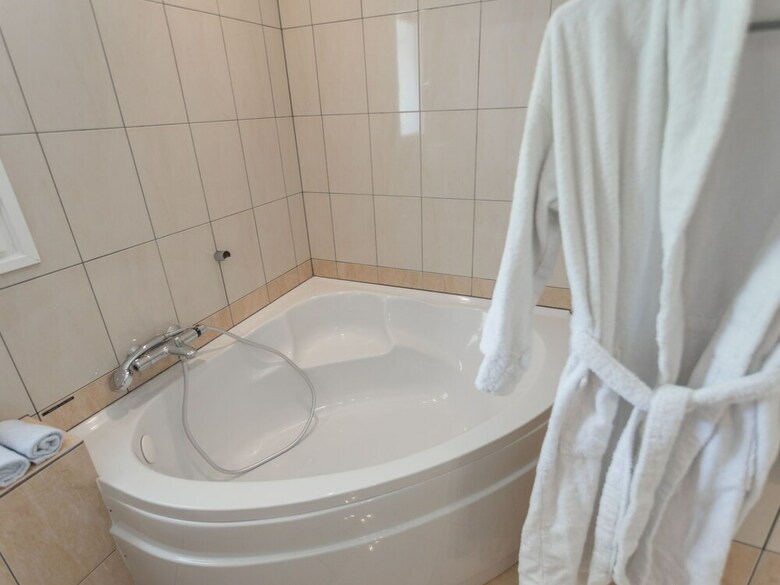Alluring Villa In Pouzols-minervois With Pool