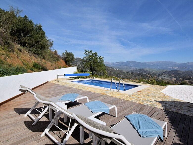 Beautiful Holiday Home In C�tar With Swimming Pool