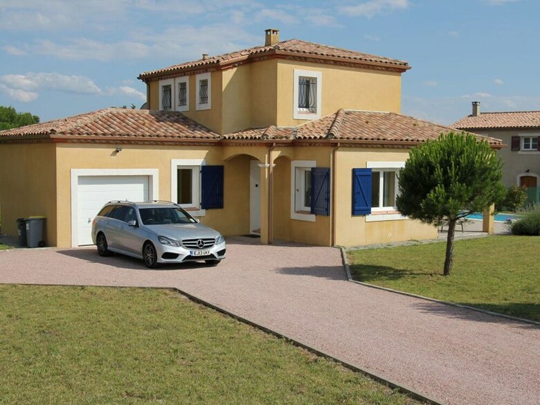 Spacious Villa Near Villemoustaussou With Pool