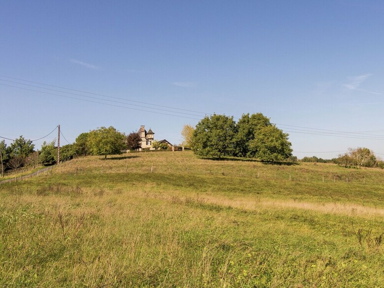 16th Century Tower With Large Garden And Beautiful Views