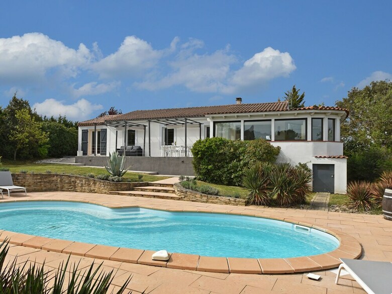 Modern Villa In Malves-en-minervois With Private Pool