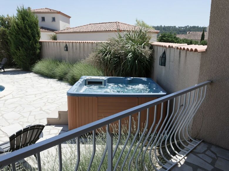 Spacious Villa With Studio And Private Olive Grove In The Beautiful Aigne